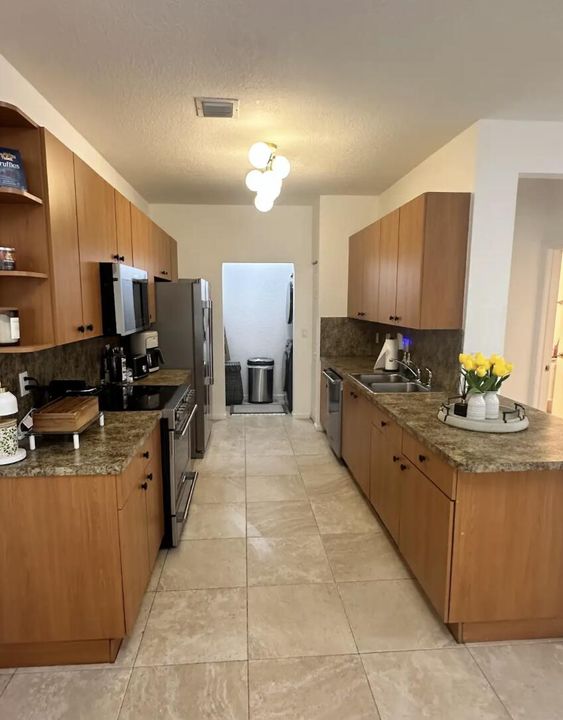 For Rent: $2,300 (2 beds, 2 baths, 1004 Square Feet)