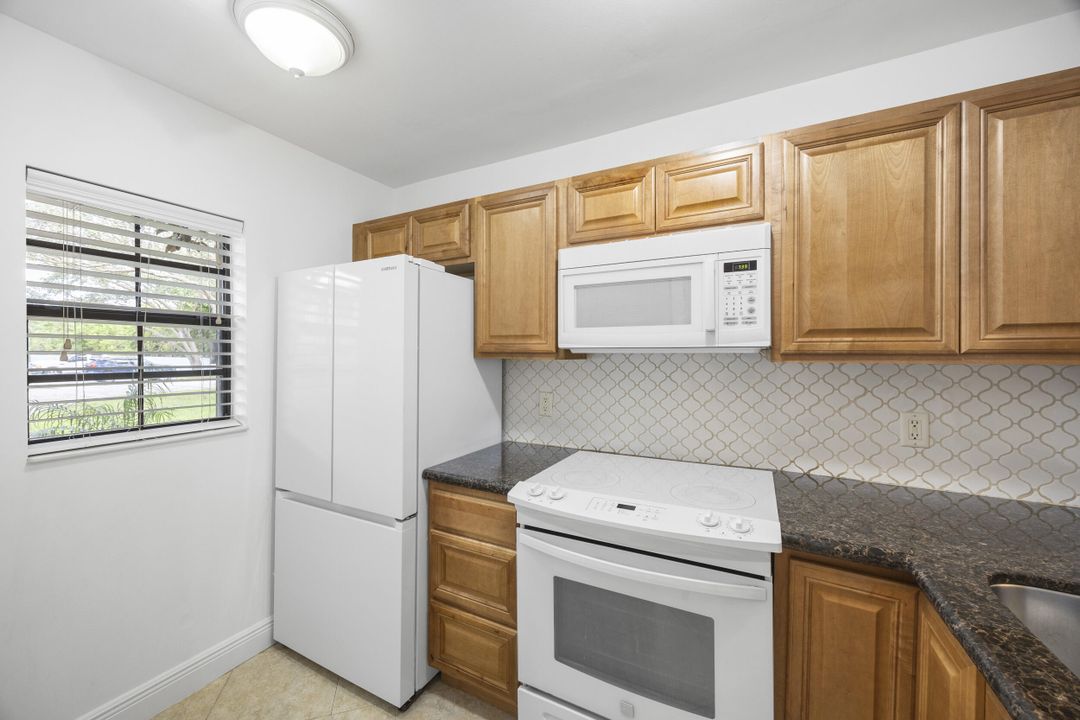 For Rent: $2,350 (2 beds, 1 baths, 1056 Square Feet)