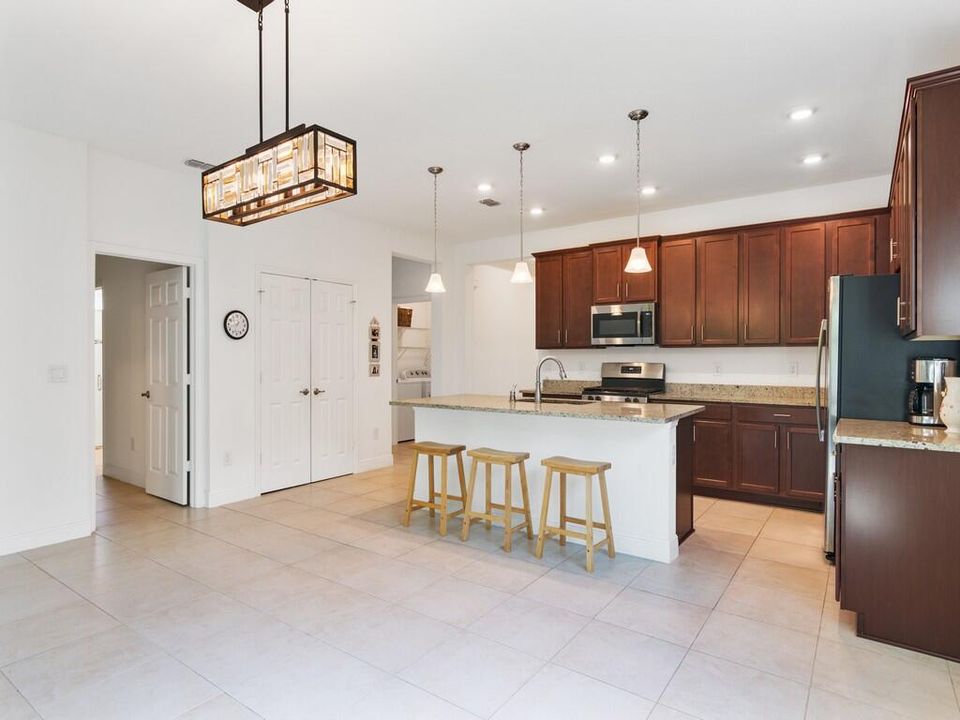 For Sale: $409,500 (2 beds, 2 baths, 1788 Square Feet)