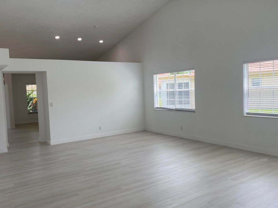 For Sale: $445,000 (2 beds, 2 baths, 1516 Square Feet)