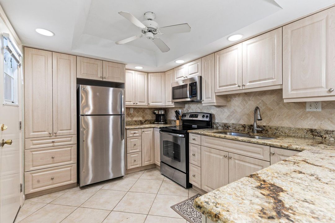 For Sale: $339,000 (2 beds, 2 baths, 1192 Square Feet)