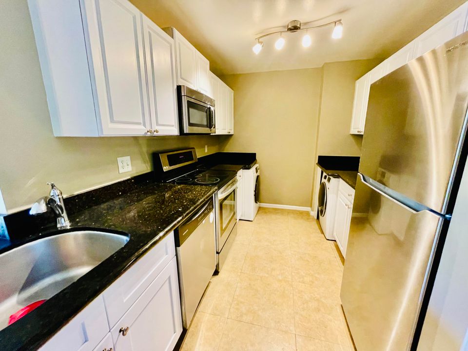 For Rent: $2,250 (2 beds, 2 baths, 1113 Square Feet)