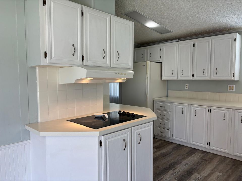 For Sale: $250,000 (2 beds, 2 baths, 1320 Square Feet)