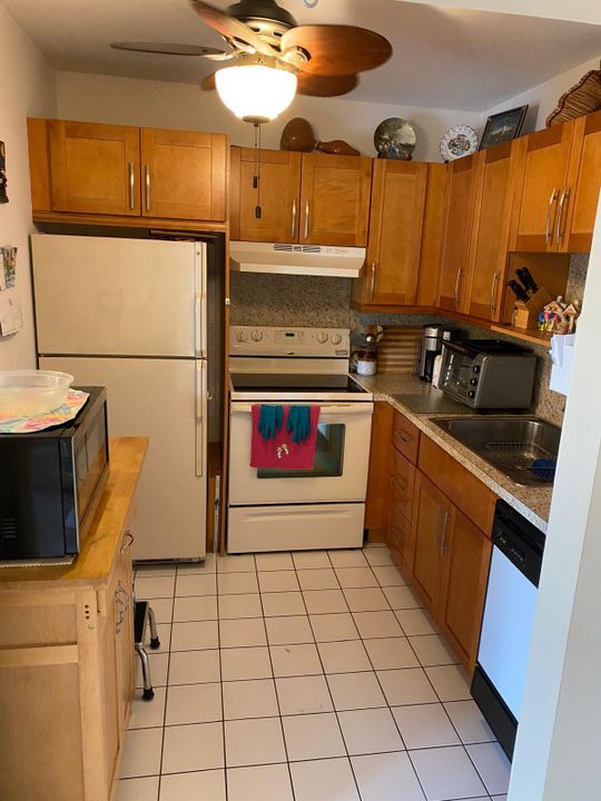 For Sale: $115,000 (1 beds, 1 baths, 750 Square Feet)