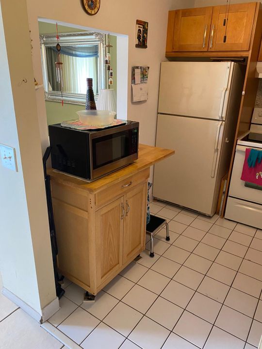 For Sale: $115,000 (1 beds, 1 baths, 750 Square Feet)