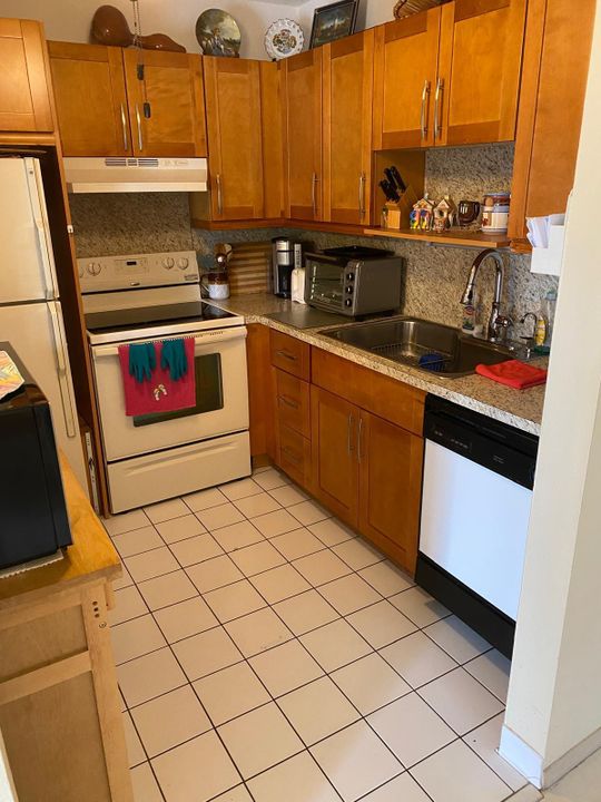 For Sale: $115,000 (1 beds, 1 baths, 750 Square Feet)