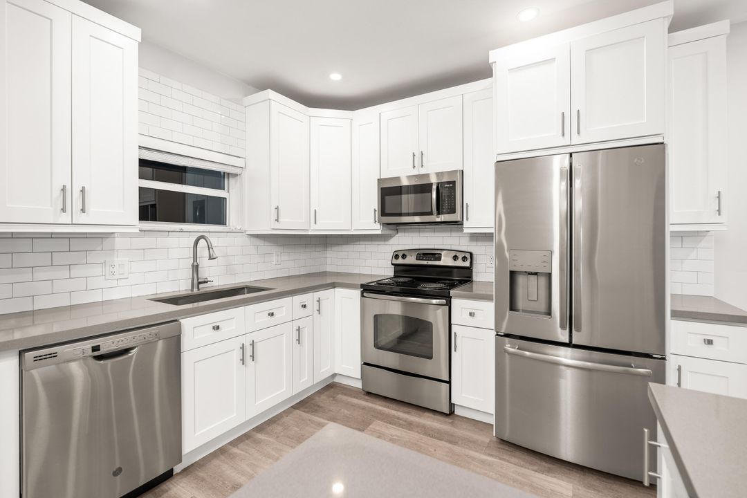 For Sale: $399,000 (2 beds, 2 baths, 1100 Square Feet)