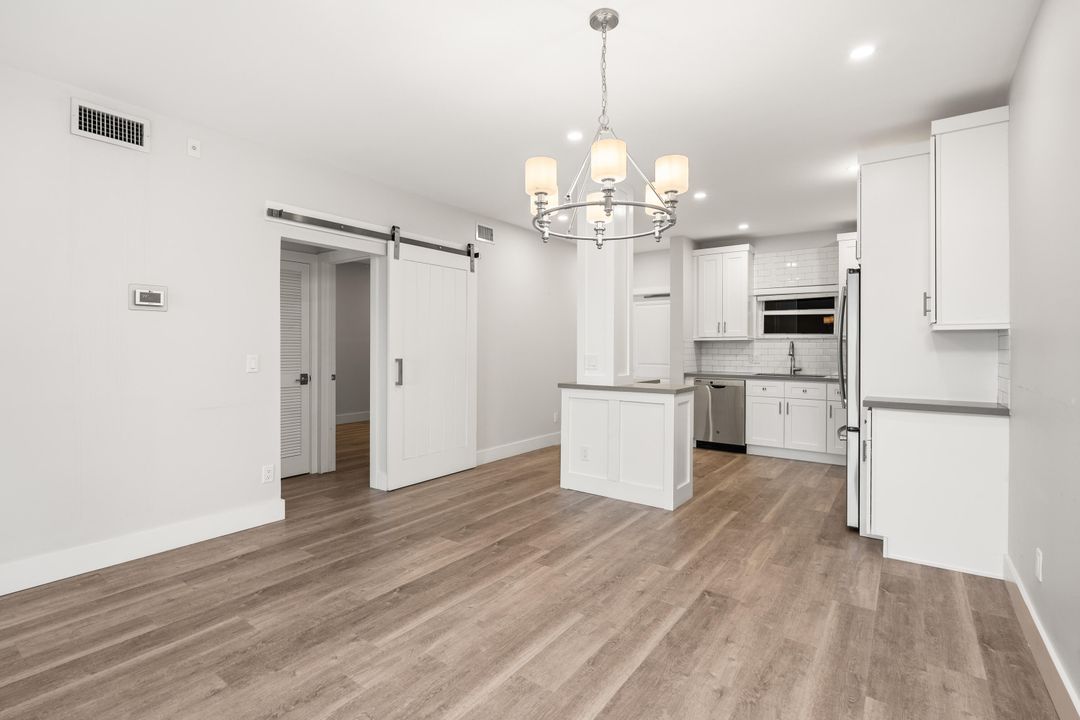 For Sale: $399,000 (2 beds, 2 baths, 1100 Square Feet)