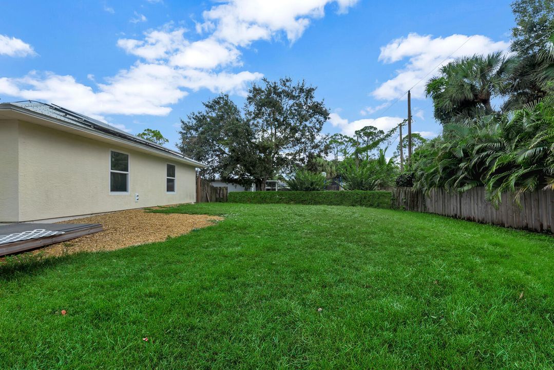 For Sale: $329,000 (3 beds, 2 baths, 1156 Square Feet)