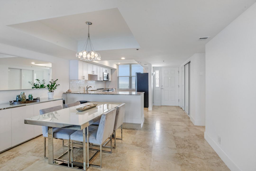 For Sale: $1,050,000 (2 beds, 2 baths, 1295 Square Feet)