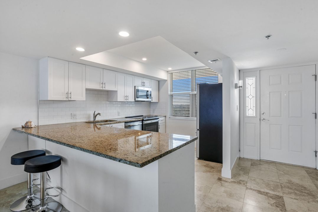 For Sale: $1,050,000 (2 beds, 2 baths, 1295 Square Feet)