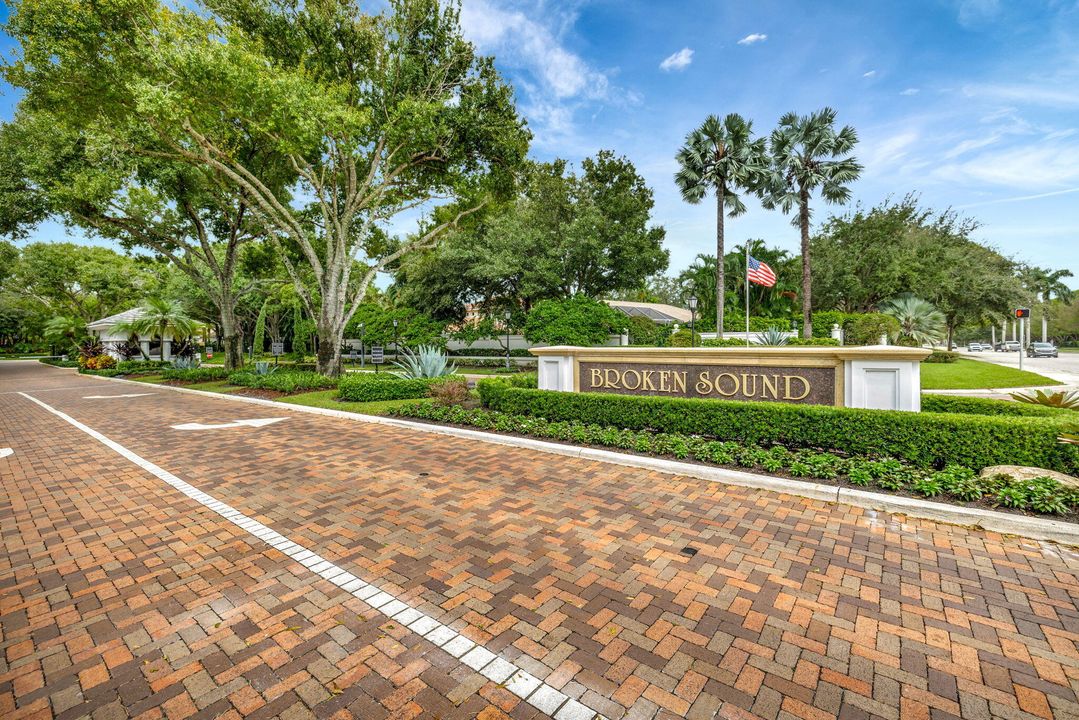 For Sale: $629,000 (3 beds, 2 baths, 2293 Square Feet)