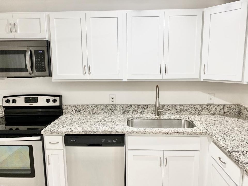 For Rent: $2,600 (2 beds, 2 baths, 1216 Square Feet)