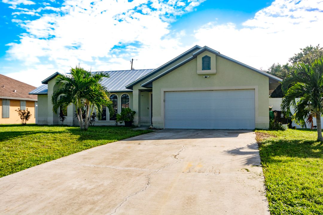 For Sale: $429,000 (3 beds, 2 baths, 1383 Square Feet)