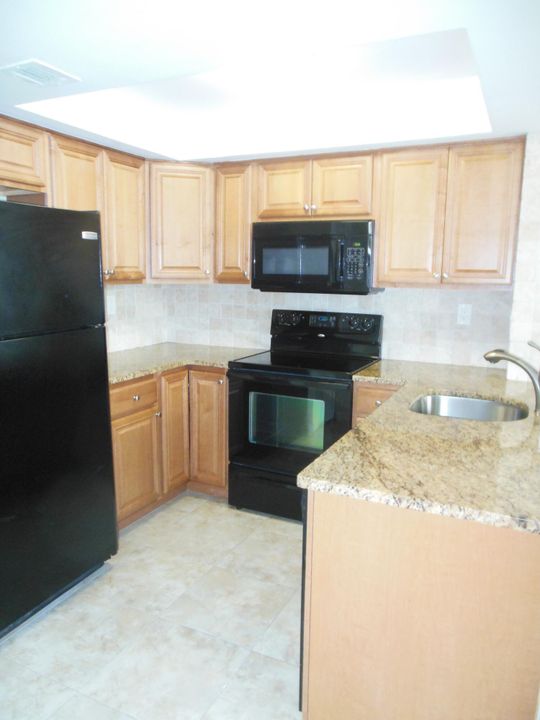 For Rent: $1,550 (1 beds, 1 baths, 527 Square Feet)