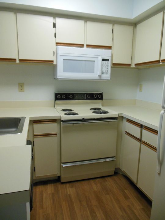 For Rent: $1,500 (1 beds, 1 baths, 728 Square Feet)