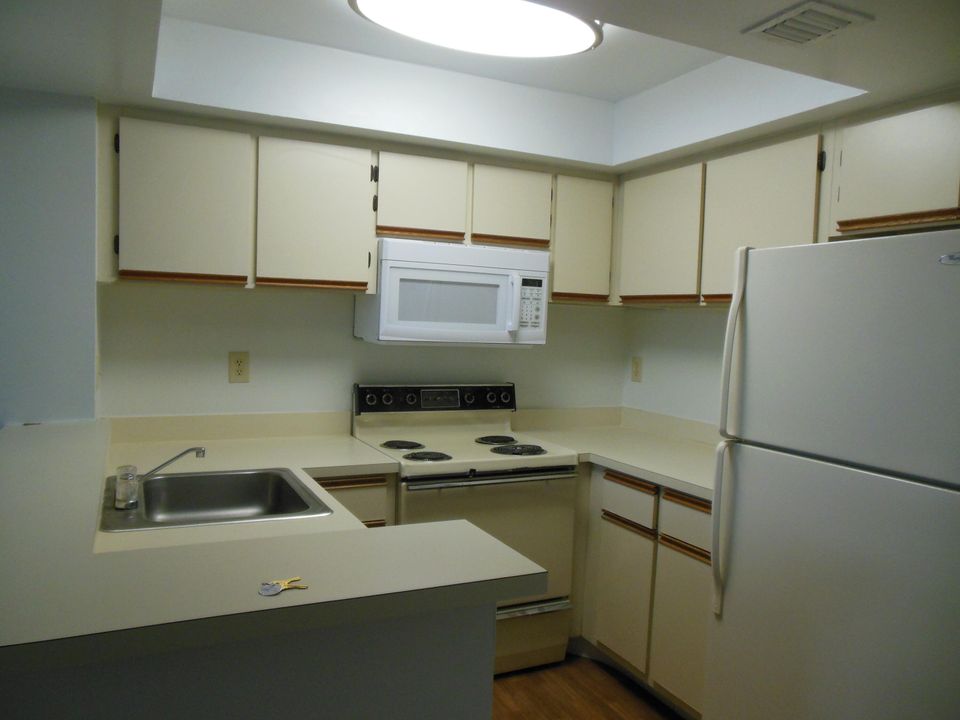 For Rent: $1,500 (1 beds, 1 baths, 728 Square Feet)