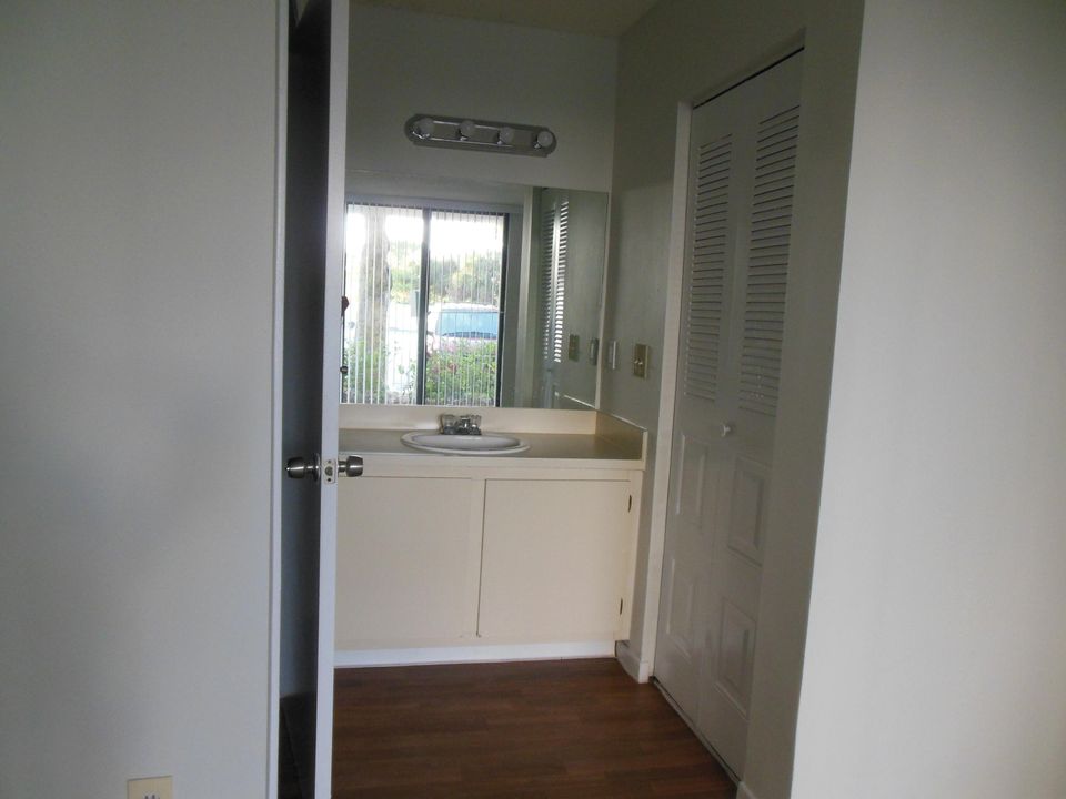 For Rent: $1,500 (1 beds, 1 baths, 728 Square Feet)