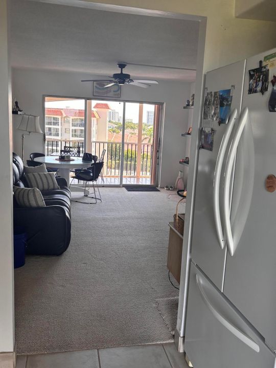 Active With Contract: $290,000 (1 beds, 1 baths, 793 Square Feet)