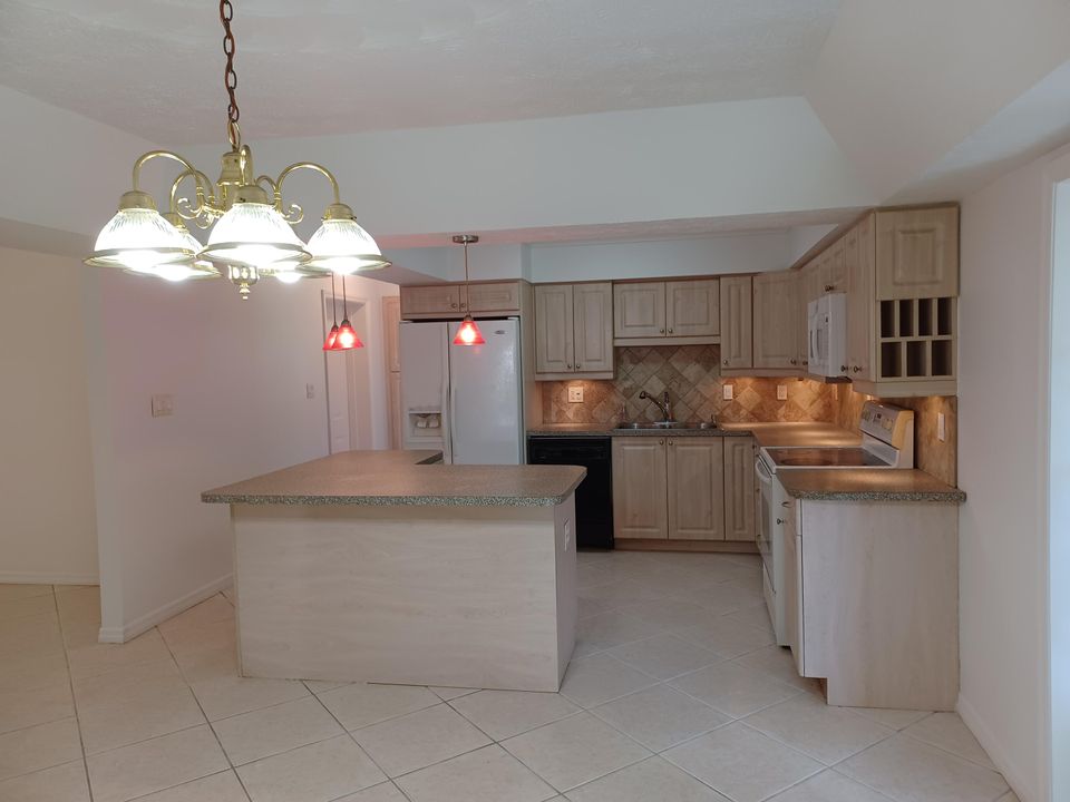 For Sale: $329,900 (3 beds, 2 baths, 1362 Square Feet)