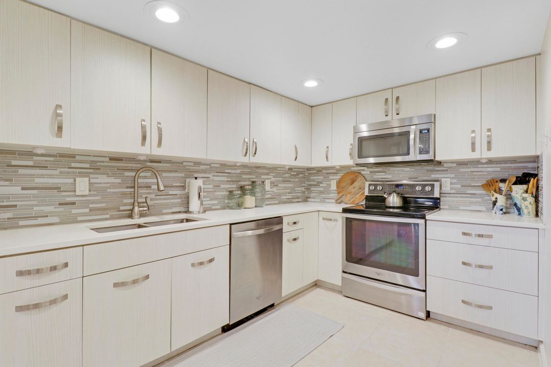 For Sale: $450,000 (2 beds, 2 baths, 1219 Square Feet)