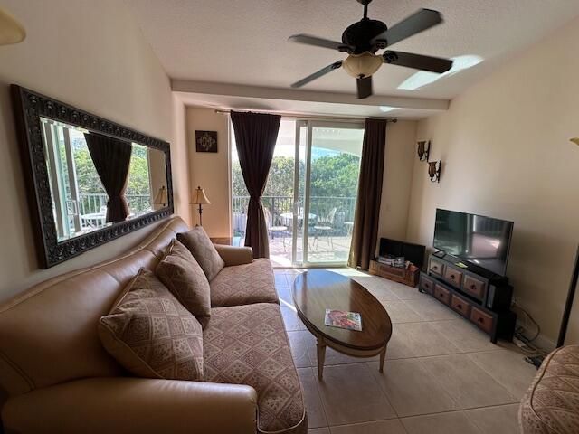 For Rent: $2,800 (2 beds, 2 baths, 1008 Square Feet)