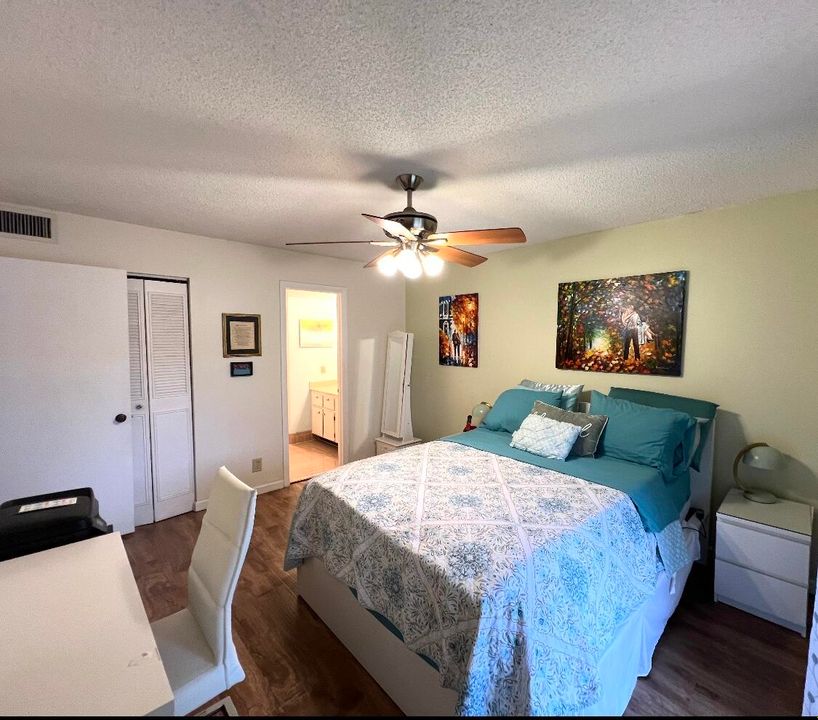 For Sale: $260,000 (2 beds, 1 baths, 916 Square Feet)