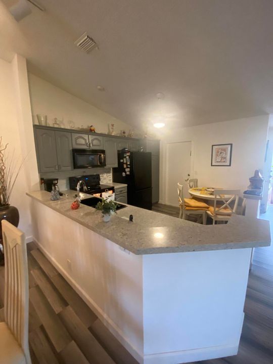 For Sale: $299,000 (2 beds, 2 baths, 1524 Square Feet)