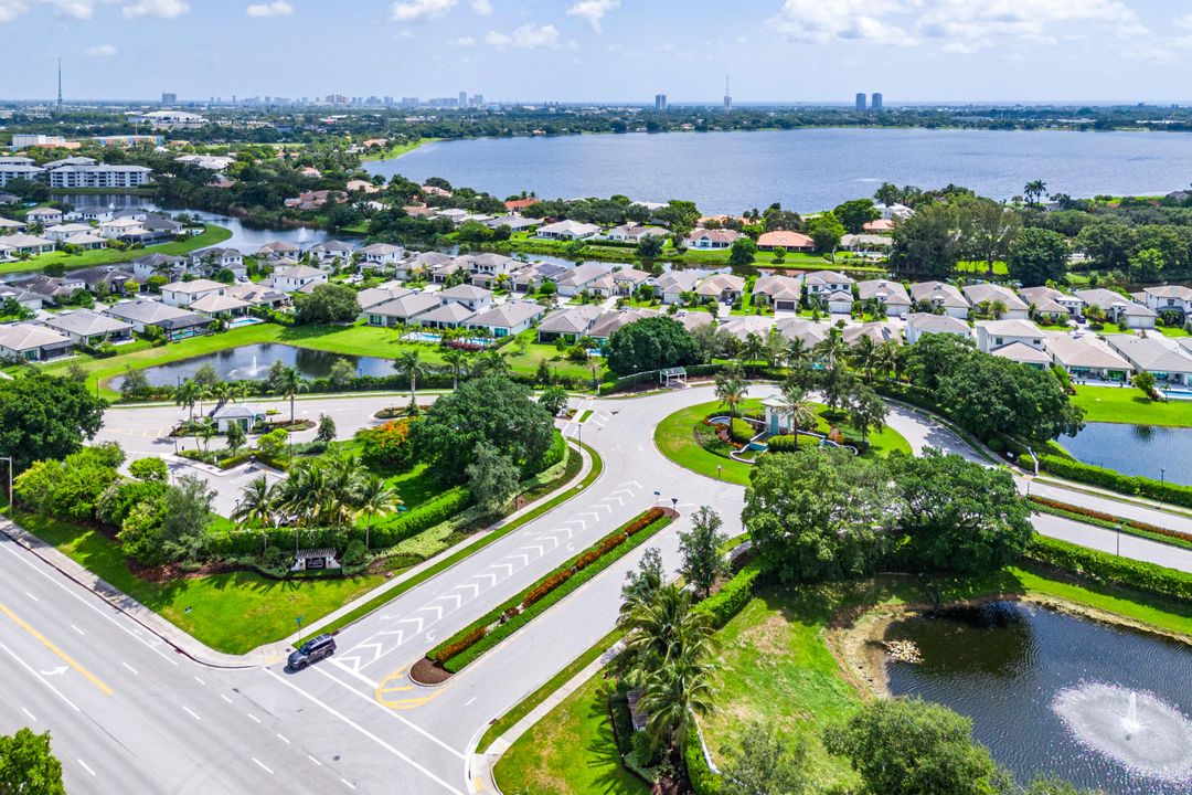 For Sale: $1,195,000 (3 beds, 2 baths, 2555 Square Feet)