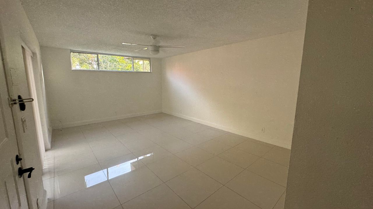 En Venta: $399,999 (2 camas, 2 baños, 1302 Pies cuadrados)