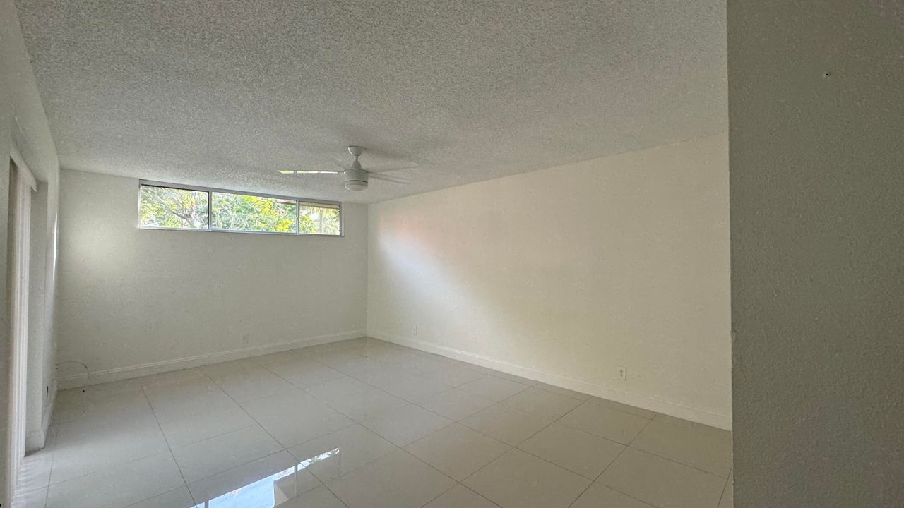 En Venta: $399,999 (2 camas, 2 baños, 1302 Pies cuadrados)