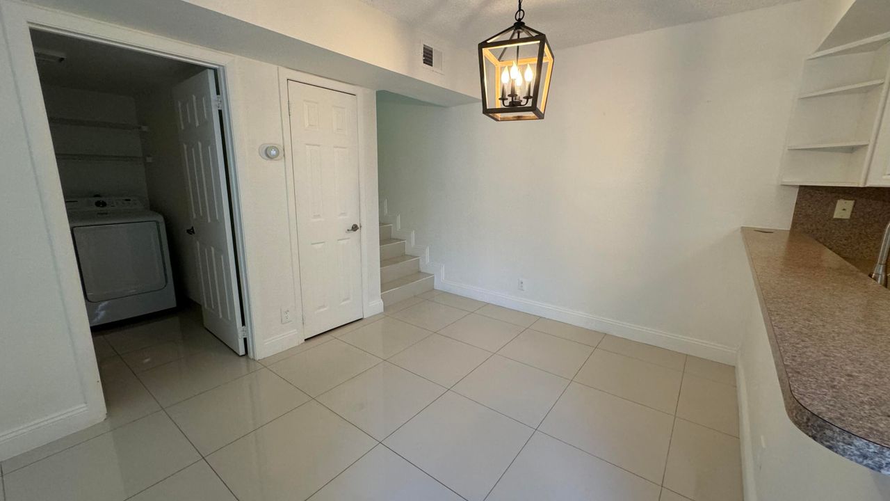 For Sale: $399,999 (2 beds, 2 baths, 1302 Square Feet)