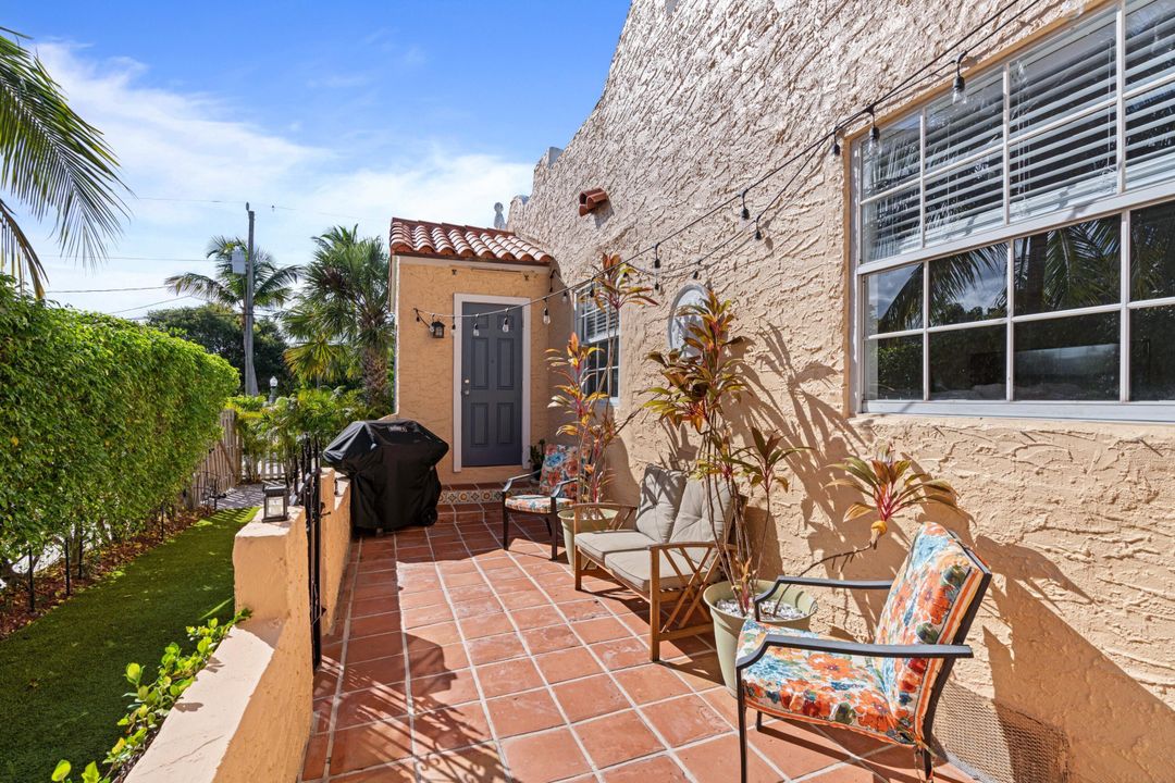 For Sale: $895,000 (2 beds, 2 baths, 1556 Square Feet)