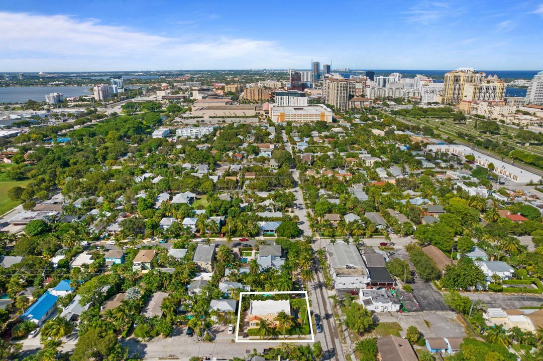 For Sale: $895,000 (2 beds, 2 baths, 1556 Square Feet)