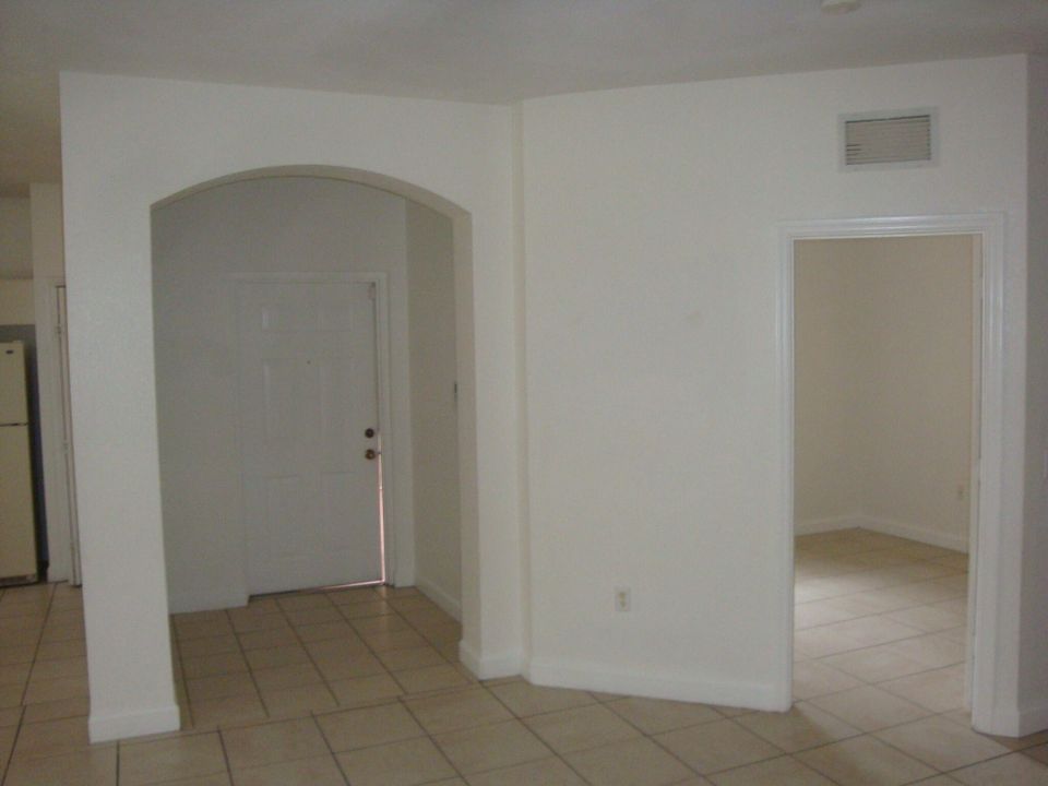 For Rent: $2,900 (3 beds, 2 baths, 1457 Square Feet)