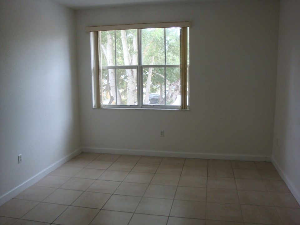 For Rent: $2,900 (3 beds, 2 baths, 1457 Square Feet)