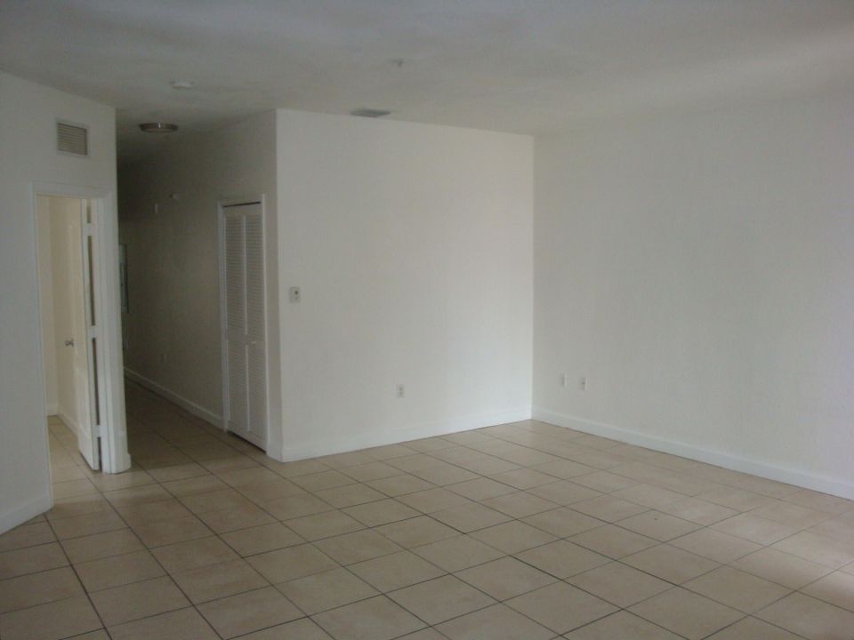 For Rent: $2,900 (3 beds, 2 baths, 1457 Square Feet)