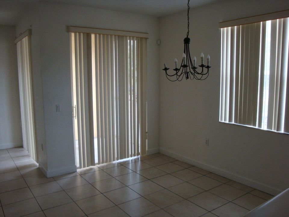 For Rent: $2,900 (3 beds, 2 baths, 1457 Square Feet)