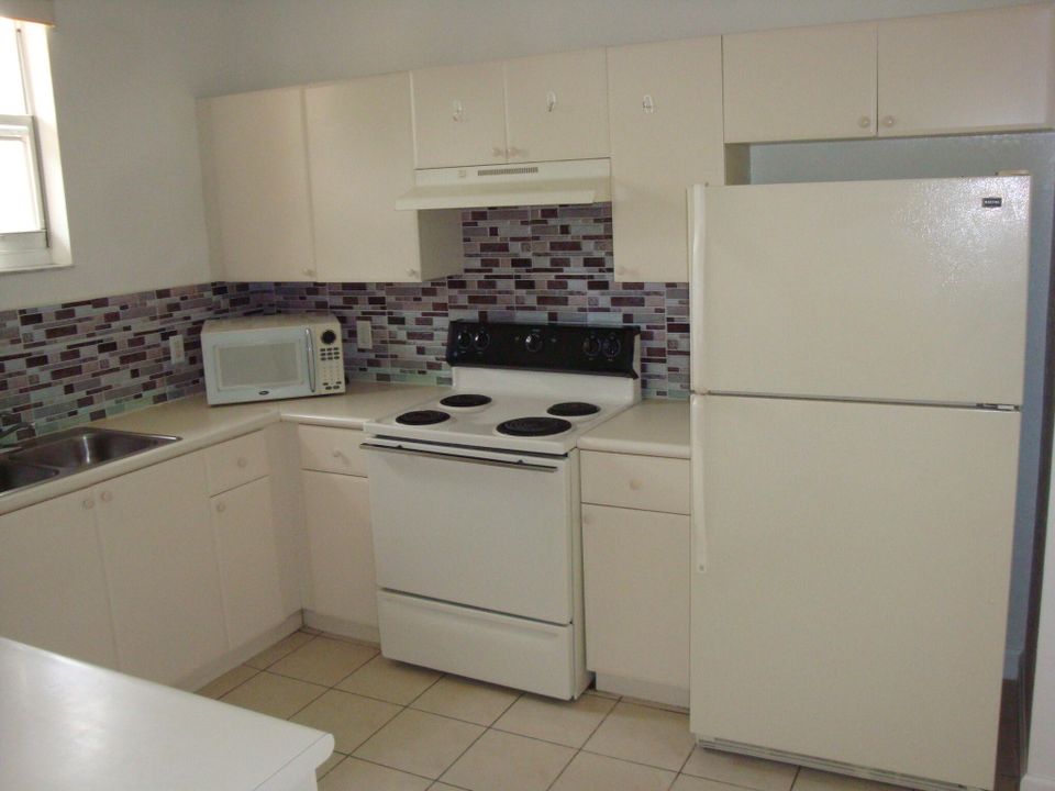 For Rent: $2,900 (3 beds, 2 baths, 1457 Square Feet)