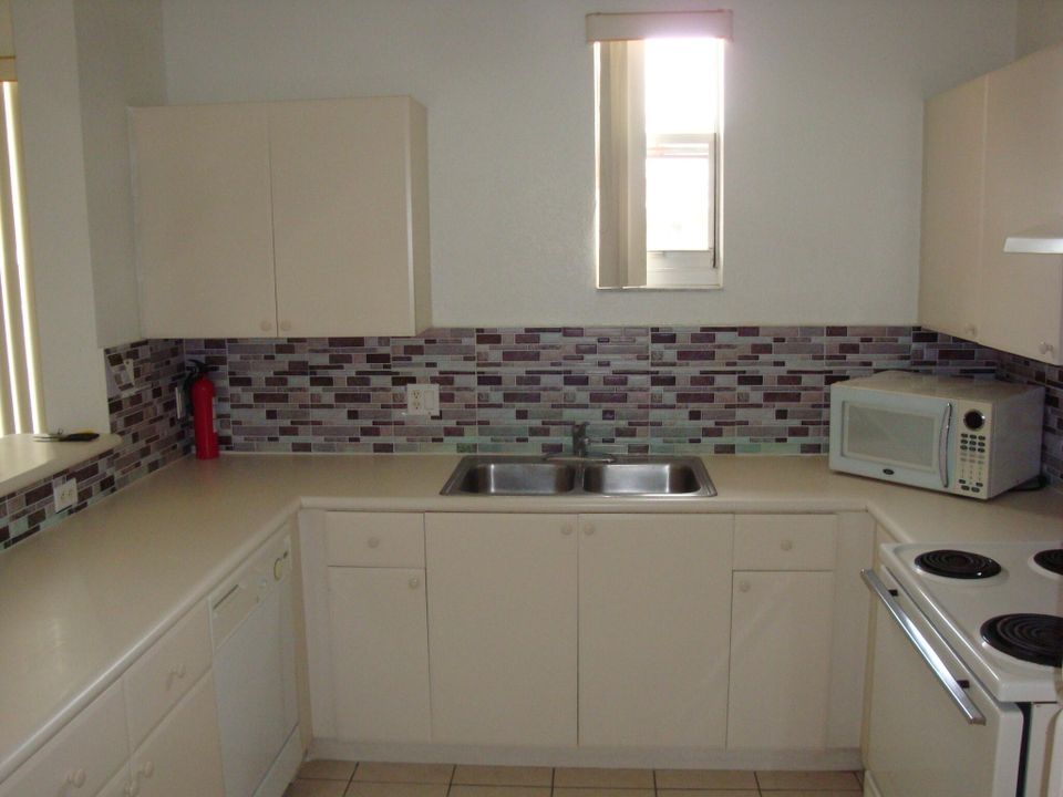 For Rent: $2,900 (3 beds, 2 baths, 1457 Square Feet)