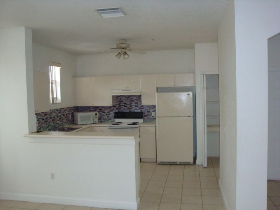 For Rent: $2,900 (3 beds, 2 baths, 1457 Square Feet)