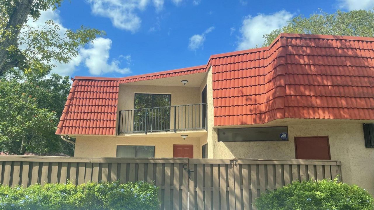 En Venta: $399,999 (2 camas, 2 baños, 1302 Pies cuadrados)