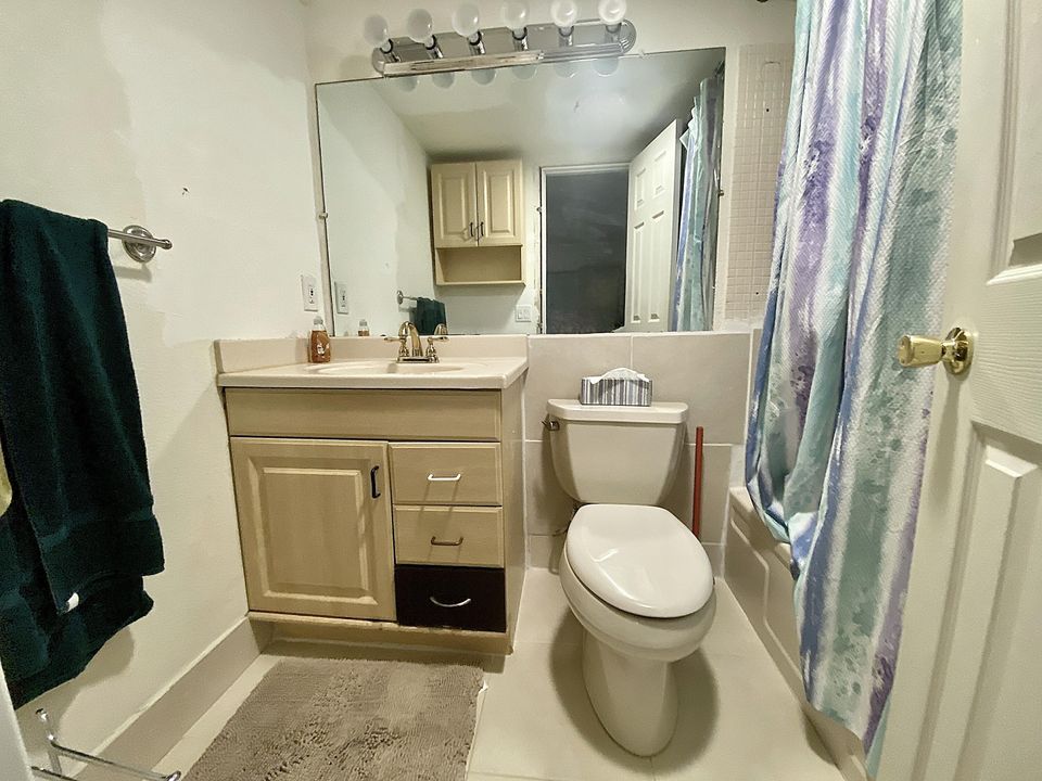 For Sale: $84,900 (1 beds, 1 baths, 738 Square Feet)