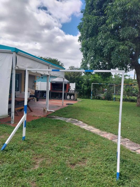 En Venta: $435,000 (3 camas, 2 baños, 1228 Pies cuadrados)