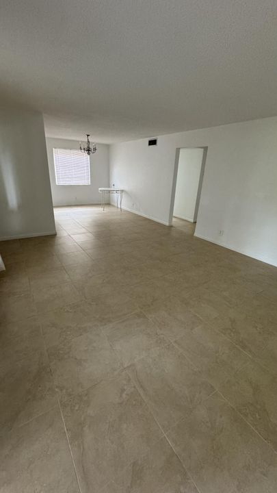 En Venta: $200,000 (2 camas, 2 baños, 1090 Pies cuadrados)