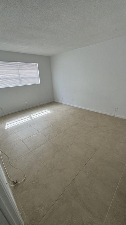 En Venta: $200,000 (2 camas, 2 baños, 1090 Pies cuadrados)