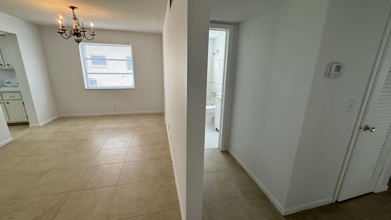 For Sale: $200,000 (2 beds, 2 baths, 1090 Square Feet)