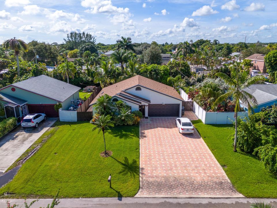 Active With Contract: $530,000 (3 beds, 2 baths, 1227 Square Feet)