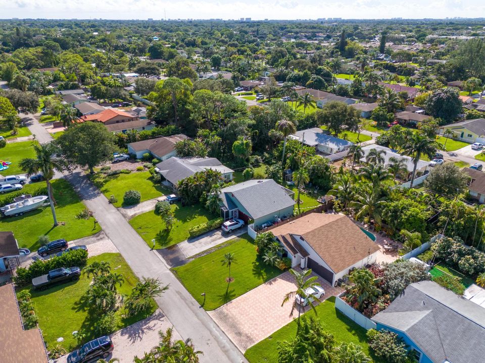 Active With Contract: $530,000 (3 beds, 2 baths, 1227 Square Feet)