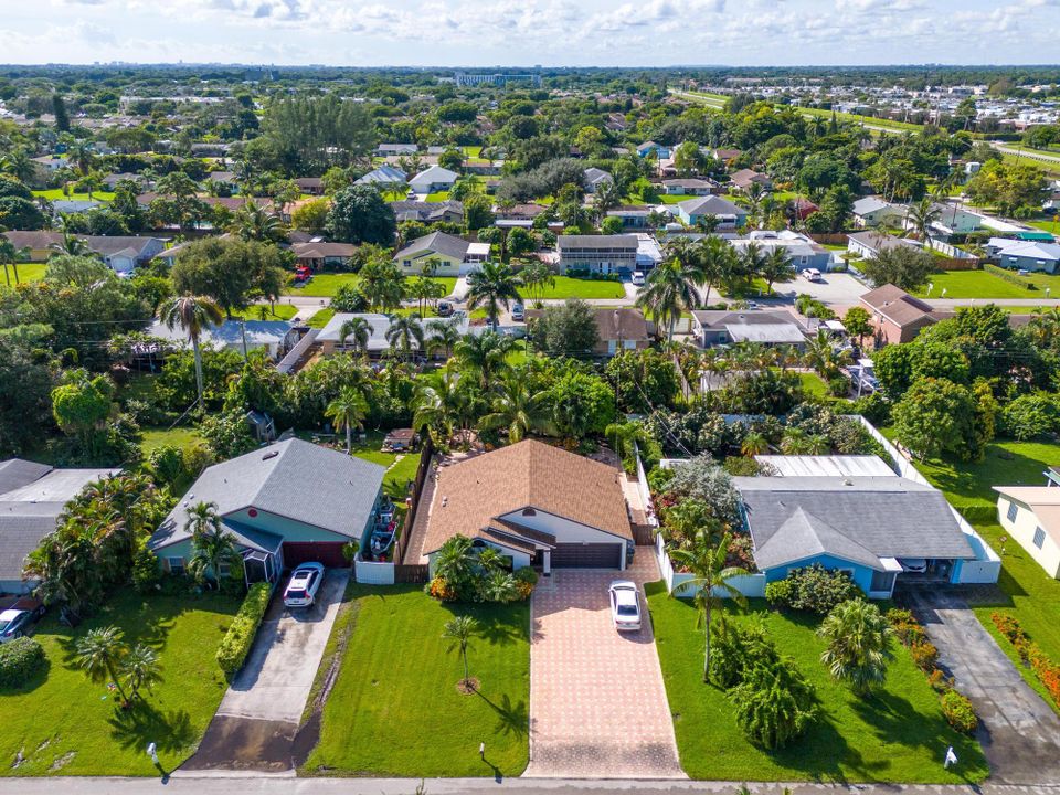 Active With Contract: $530,000 (3 beds, 2 baths, 1227 Square Feet)